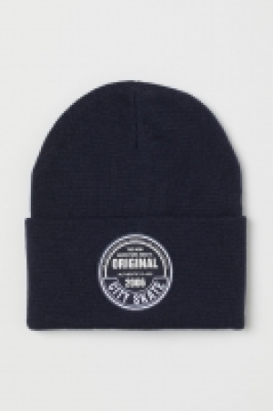  Fine-knit hat £4.00