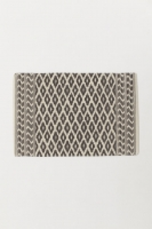  Patterned bath mat £12.00