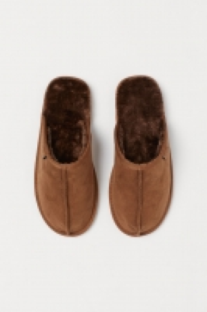  Pile-lined slippers £7.00