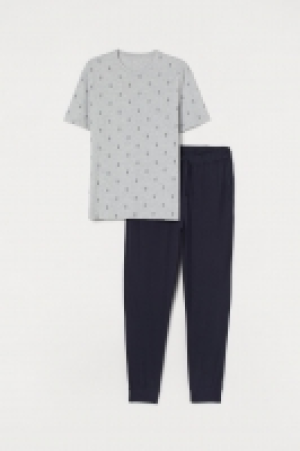  Pyjama T-shirt and bottoms £10.00