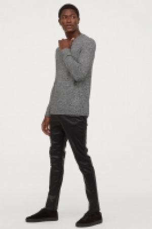 HM   Knitted cotton-blend jumper