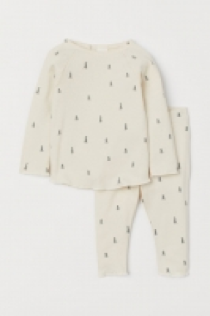  Top and trousers £5.00