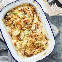 Iceland  Iceland Chicken Gratin with Bacon, Cheese & Leeks 390g Serve