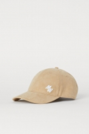  Cap with an appliqué £3.00