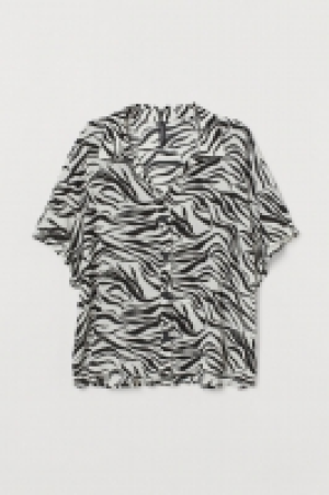  Short-sleeved blouse £7.00