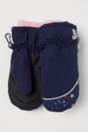  Water-repellent ski mittens £4.00