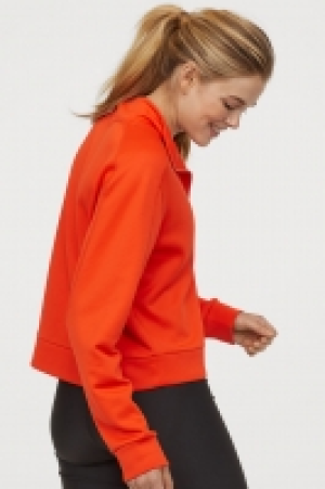  Zipped sports top £9.00