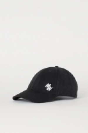 Cap with an appliqué £4.00