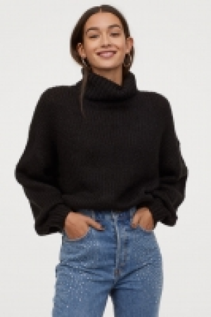 HM   Chunky-knit polo-neck jumper