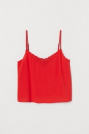 HM   Scallop-trimmed strappy top