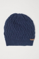 HM   Cable-knit hat