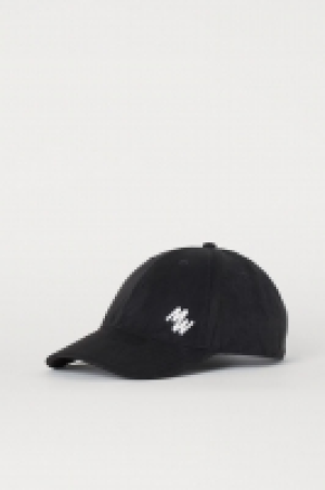  Cap with an appliqué £7.00