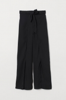 HM   Trousers with high slits