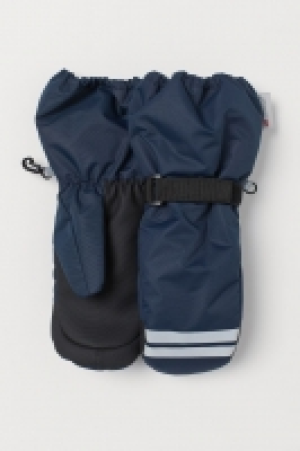  Water-repellent ski mittens £7.00