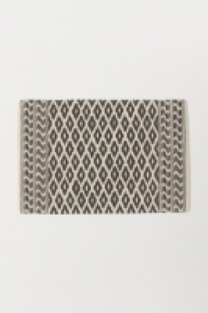 HM   Patterned bath mat