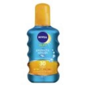 Nivea Protect & Refresh Invisible Cooling Sun Spray 30 High