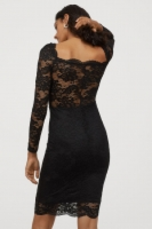 HM   Fitted lace dress
