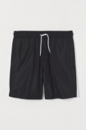 HM   Shorts with side stripes