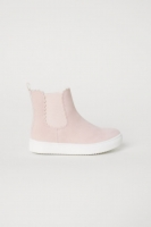  Warm-lined Chelsea boots £7.00