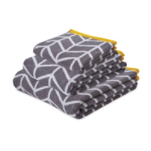 Aldi  Chevron Patterned Bath Towel Set