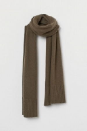 HM   Fine-knit cashmere scarf