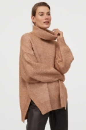 HM   Knitted cowl-neck jumper