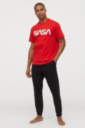  Pyjama T-shirt and bottoms £8.00