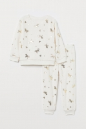  Pile pyjamas £7.00
