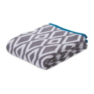 Diamond Patterned Bath Towel