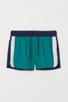 HM   Short patterned swim shorts