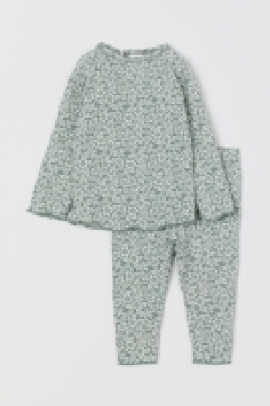  Top and trousers £6.00