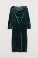 HM   Fitted velour dress