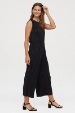 HM   MAMA Pleated jumpsuit