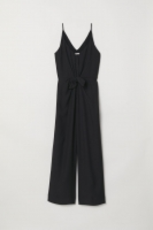 HM   V-neck jumpsuit