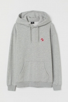 HM   Hooded top with a motif