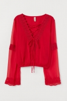 HM   V-neck blouse with lacing