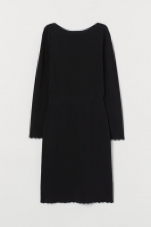 HM   Boat-neck dress