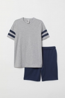 HM   Pyjama T-shirt and shorts