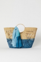 HM  Straw bag with a scarf