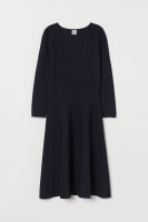 HM  Knitted viscose-blend dress