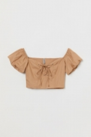 HM  Off-the-shoulder laced blouse