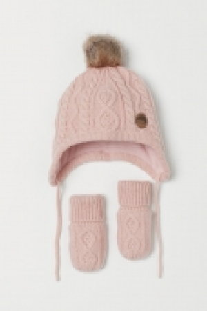 Hat and mittens £6.00