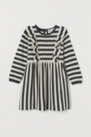 HM  Fine-knit dress with frills