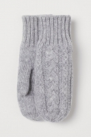 HM  Cable-knit mittens