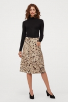 HM  Skirt with a tie belt