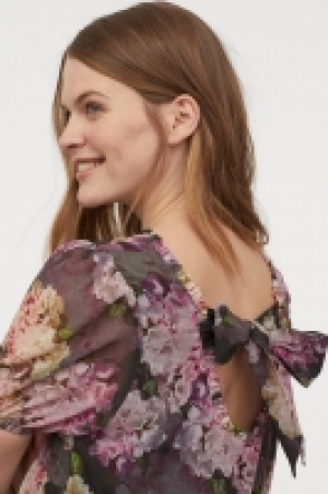 HM  MAMA Puff-sleeved blouse