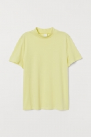 HM  T-shirt with a stand-up collar