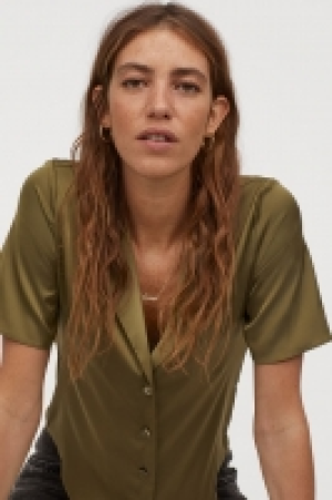 HM  Boxy-style blouse