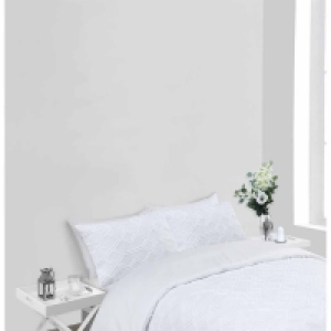 Wilko  Wilko White Tufted Jacquard Double Duvet Set