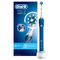 Debenhams Oral B PRO 2000 CrossAction Electric Toothbrush